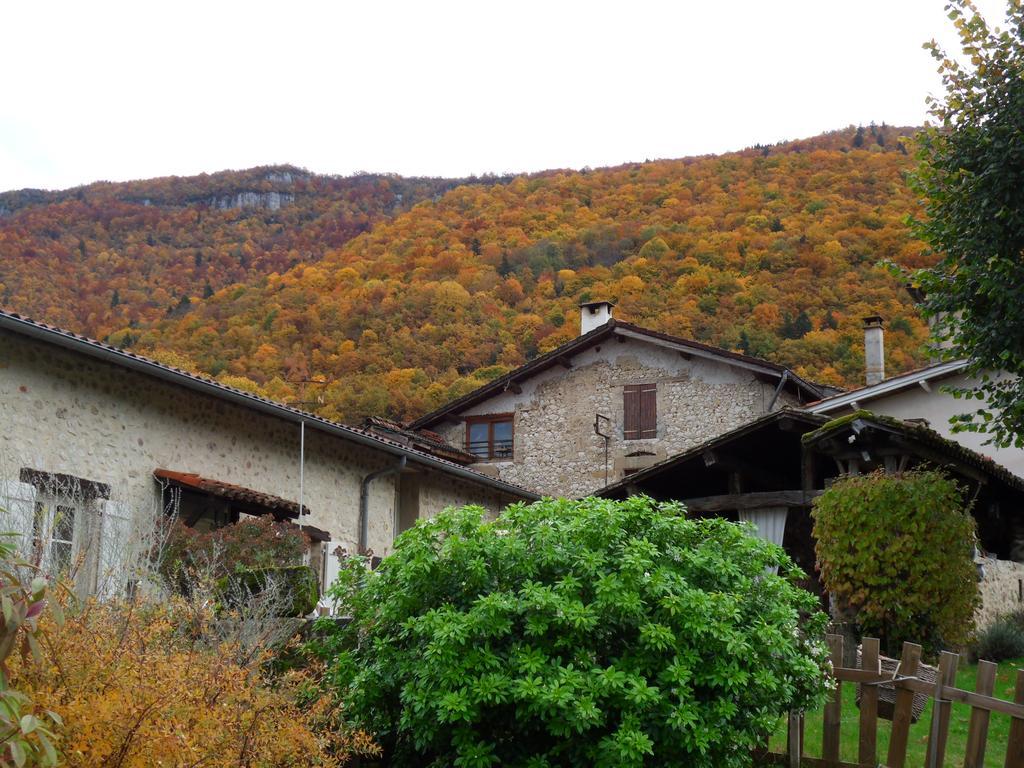 L'Estapade Des Tourelons Bed & Breakfast Saint-Jean-en-Royans Exterior foto