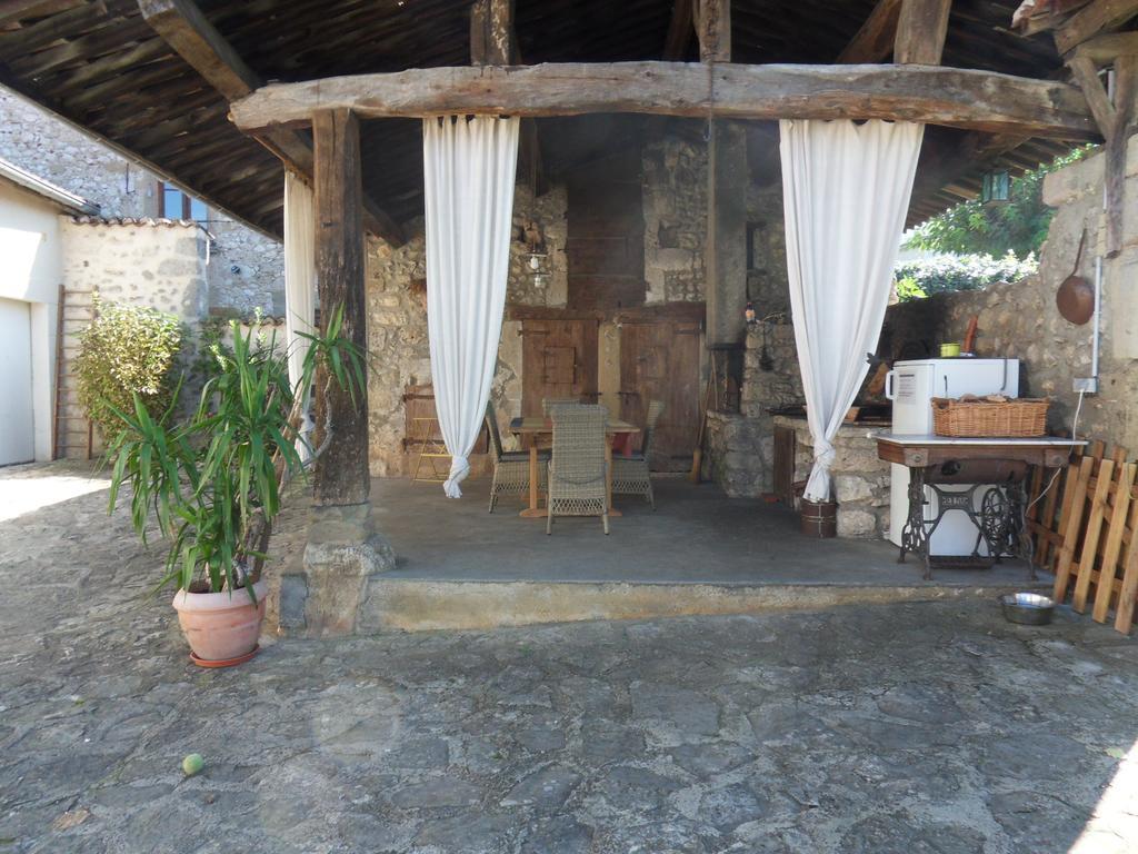 L'Estapade Des Tourelons Bed & Breakfast Saint-Jean-en-Royans Exterior foto