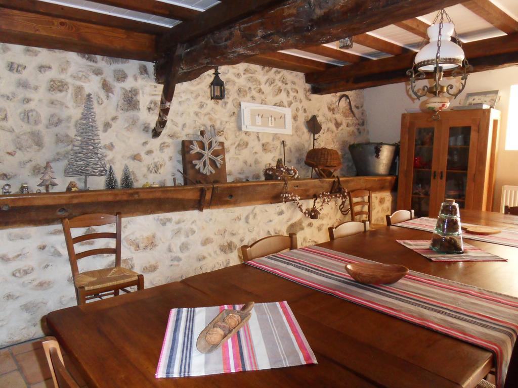L'Estapade Des Tourelons Bed & Breakfast Saint-Jean-en-Royans Exterior foto