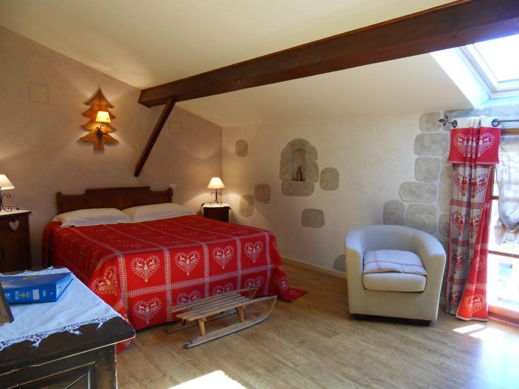 L'Estapade Des Tourelons Bed & Breakfast Saint-Jean-en-Royans Exterior foto