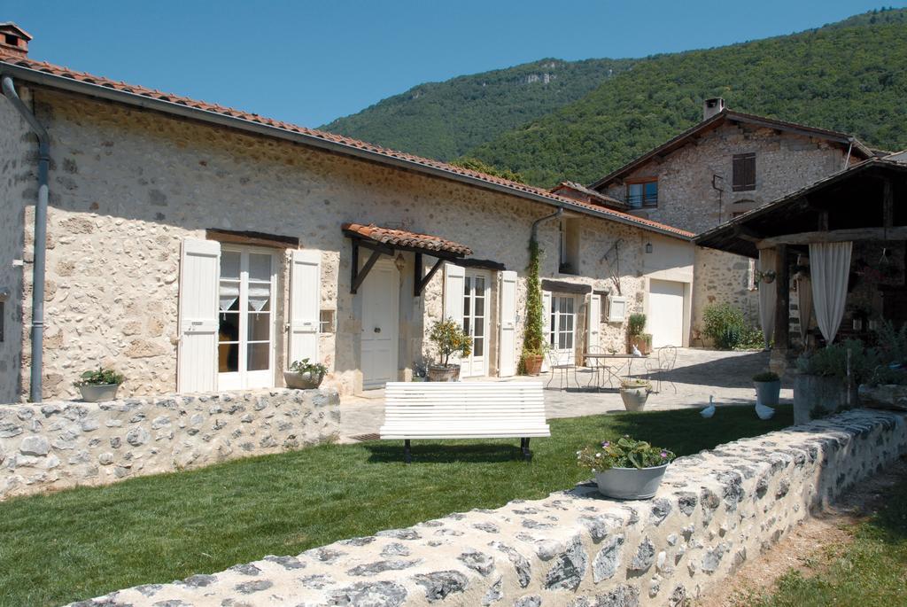 L'Estapade Des Tourelons Bed & Breakfast Saint-Jean-en-Royans Exterior foto